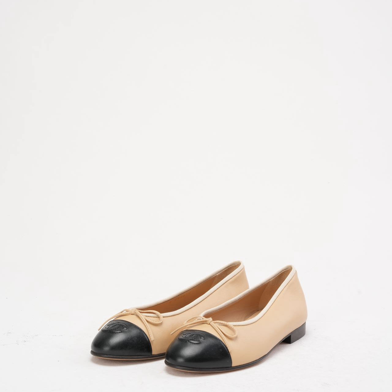 Chanel Beige/Black CC Cap Toe Ballet Flats Size 38C