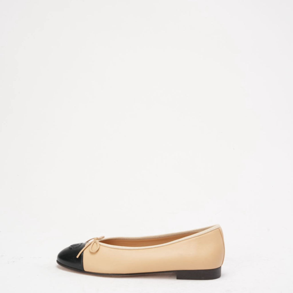 Chanel Beige/Black CC Cap Toe Ballet Flats Size 38C