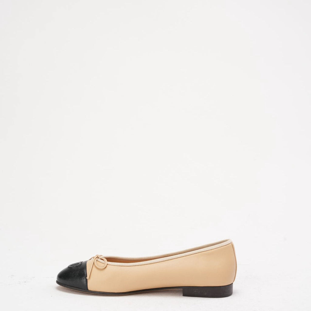 Chanel Beige/Black CC Cap Toe Ballet Flats Size 38C