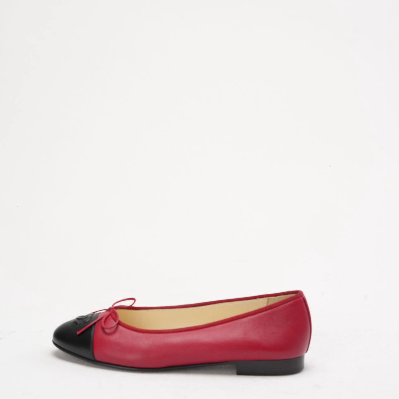 Chanel Red / Black Leather CC Cap Toe Ballet Flats Size 38.5