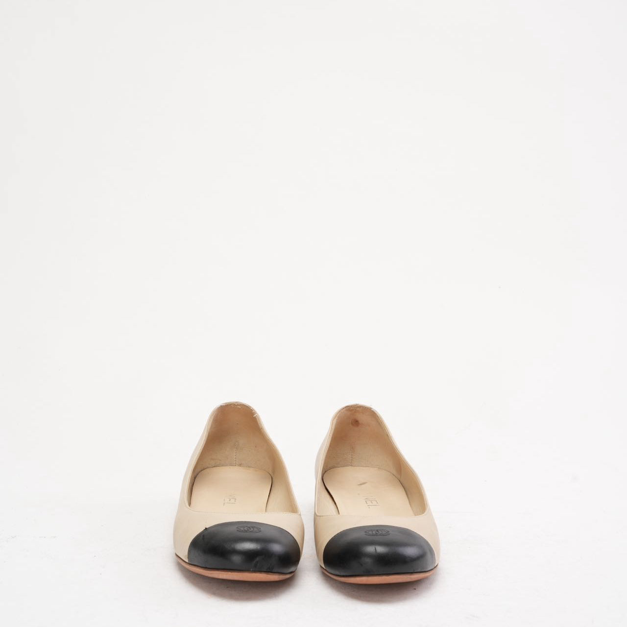 Chanel Beige/Black CC Chain Embellished Heel Ballet Flats Size 39