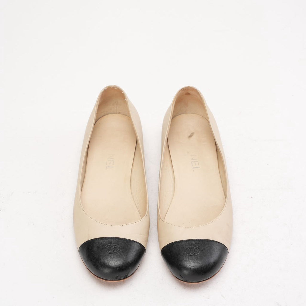 Chanel Beige/Black CC Chain Embellished Heel Ballet Flats Size 39