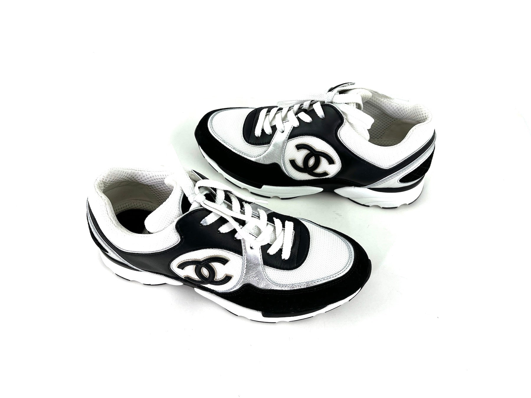 CHANEL 23C White Black Interlocking CC Sneakers 40.5