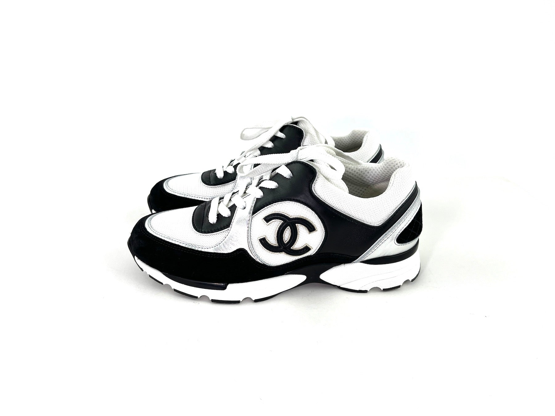 CHANEL 23C White Black Interlocking CC Sneakers 40.5