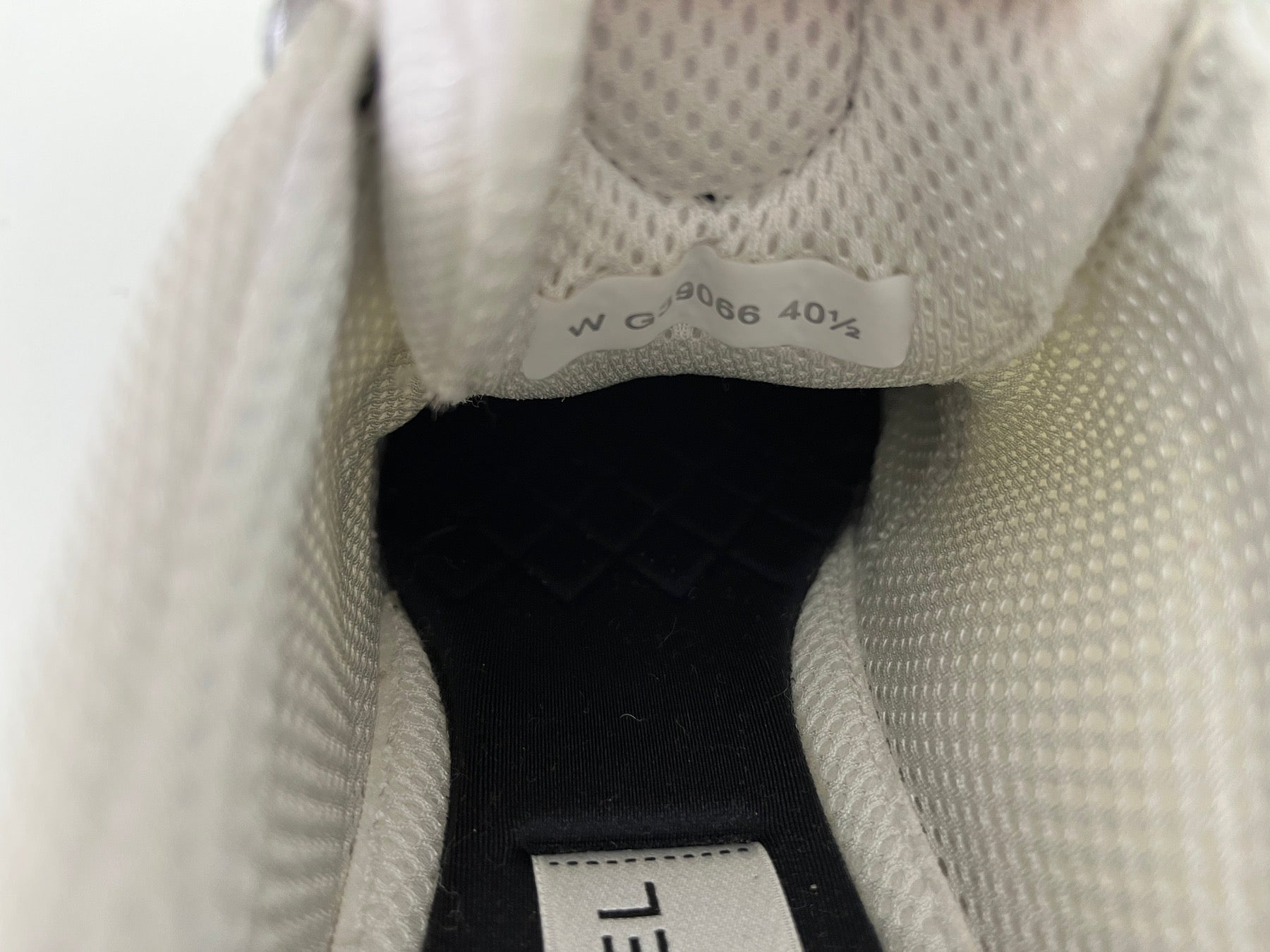 CHANEL 23C White Black Interlocking CC Sneakers 40.5