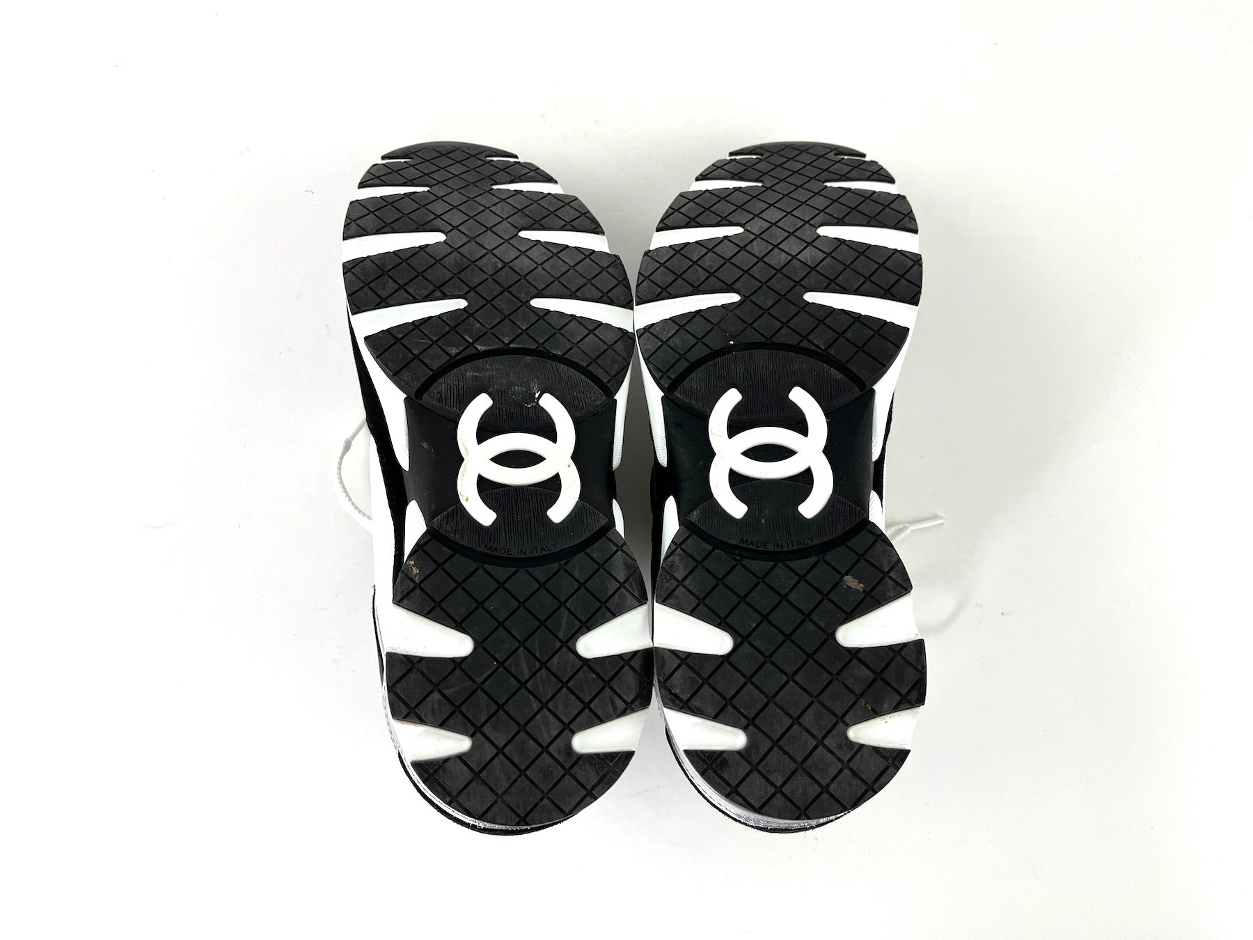 CHANEL 23C White Black Interlocking CC Sneakers 40.5