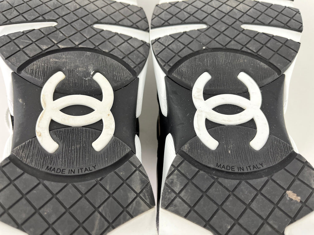 CHANEL 23C White Black Interlocking CC Sneakers 40.5