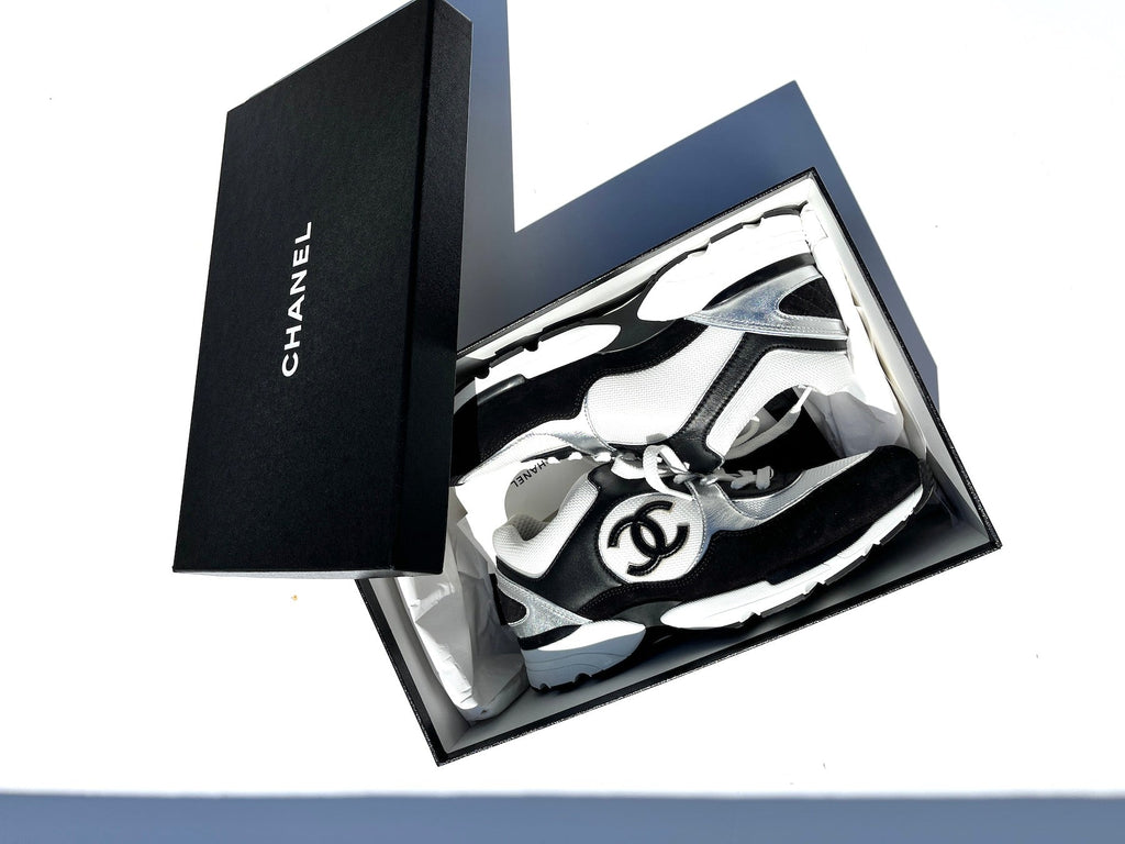 CHANEL 23C White Black Interlocking CC Sneakers 40.5