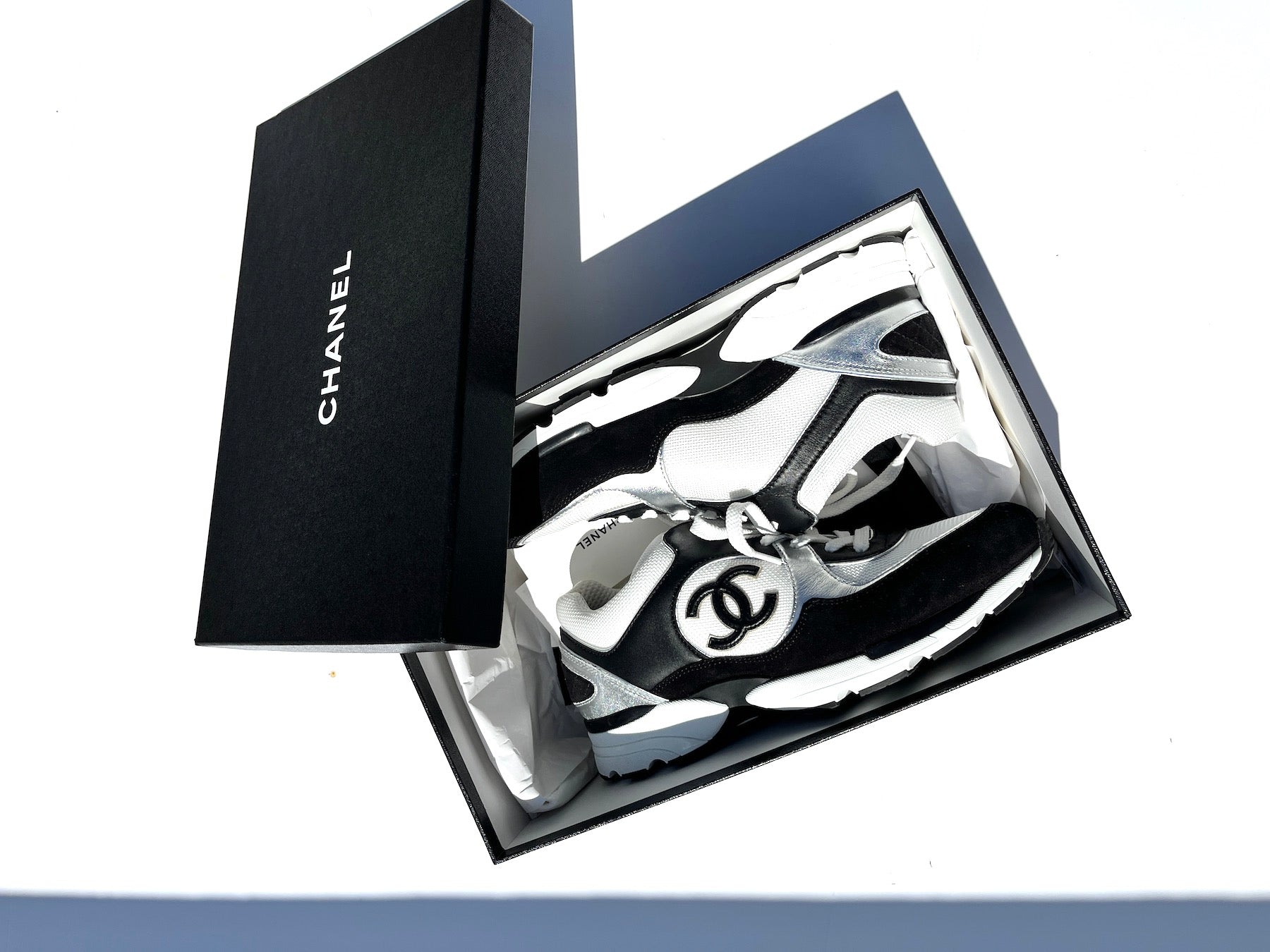 CHANEL 23C White Black Interlocking CC Sneakers 40.5