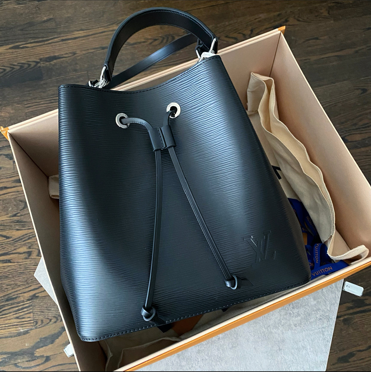 Louis Vuitton Black Epi Noir Neo Noe MM Bucket Bag