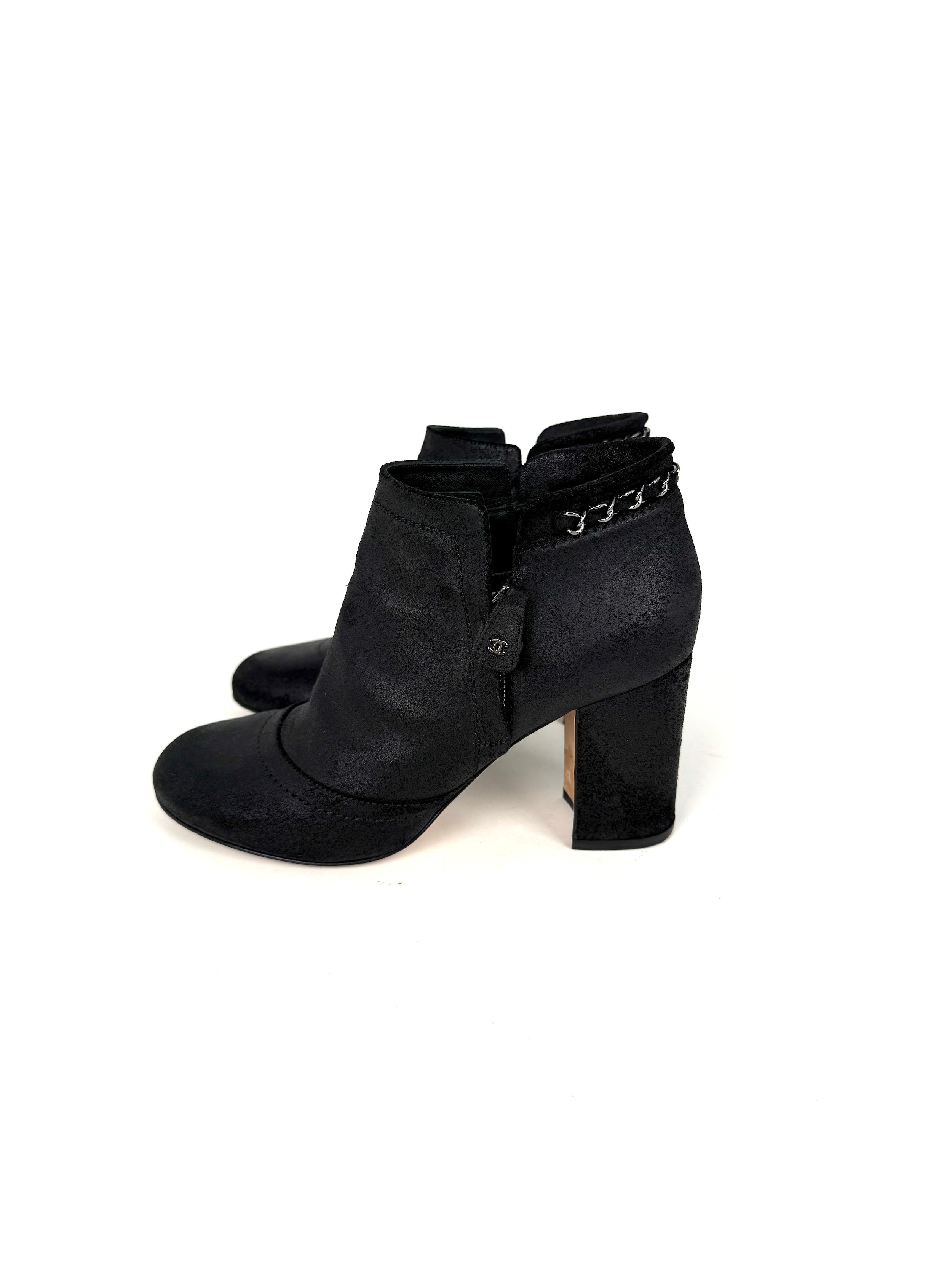 CHANEL  Interlocking CC Chain Logo Black Ankle Booties Boots 38.5 8