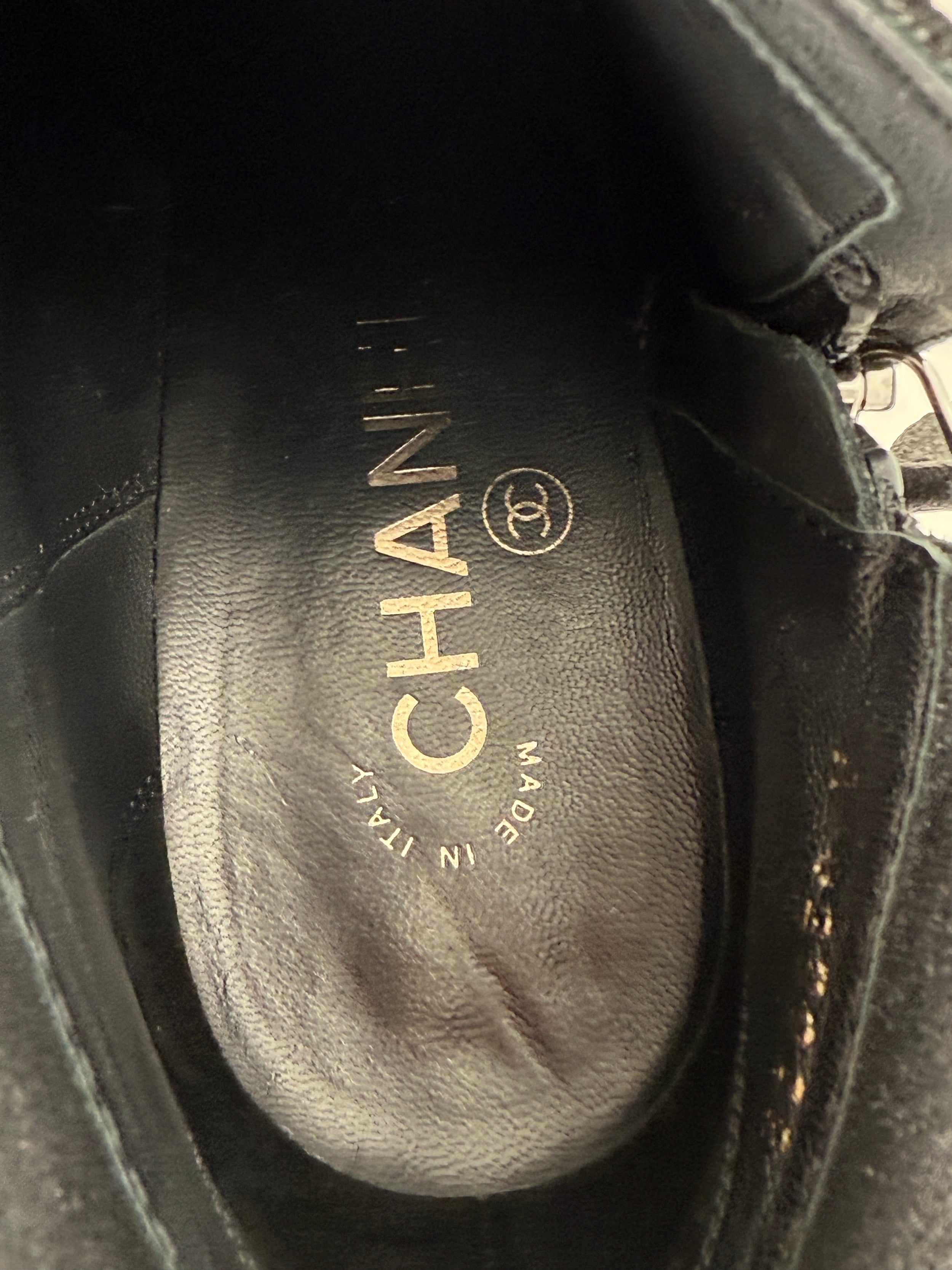 CHANEL  Interlocking CC Chain Logo Black Ankle Booties Boots 38.5 8