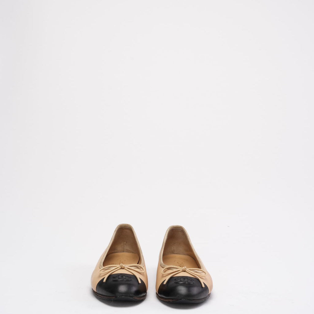 Chanel Beige/Black CC Cap Toe Ballet Flats Size 38.5C
