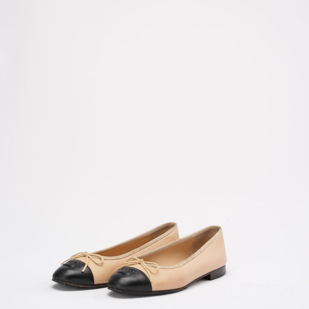 Chanel Beige/Black CC Cap Toe Ballet Flats Size 38.5C