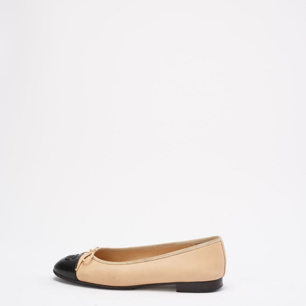 Chanel Beige/Black CC Cap Toe Ballet Flats Size 38.5C