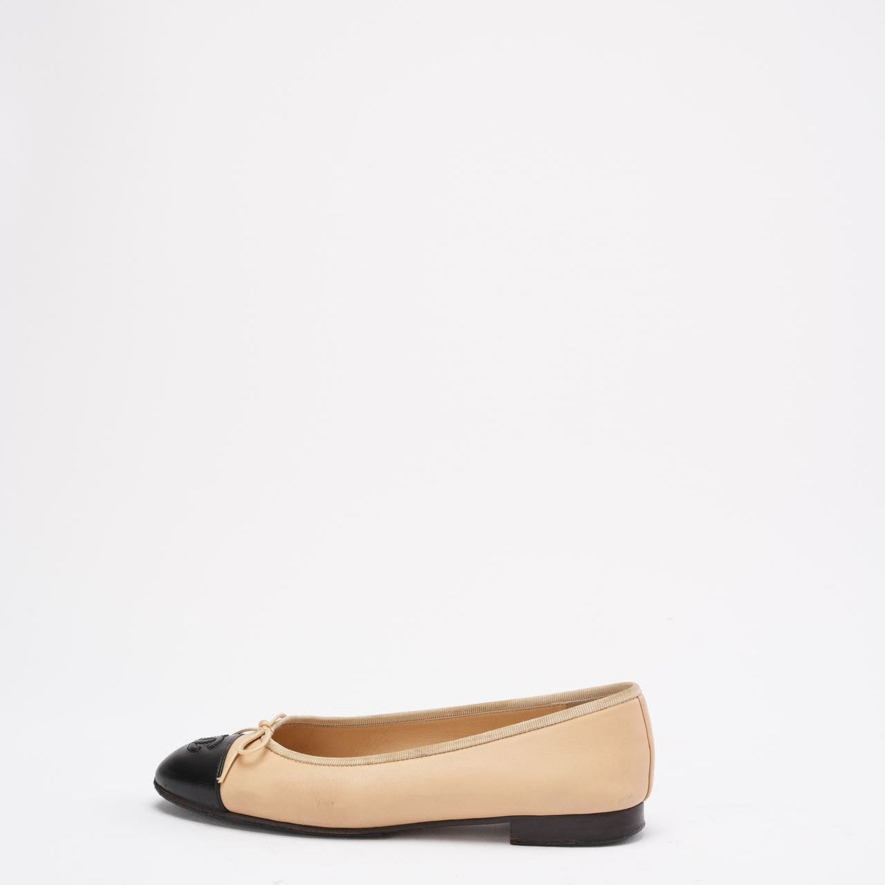 Chanel Beige/Black CC Cap Toe Ballet Flats Size 38.5C