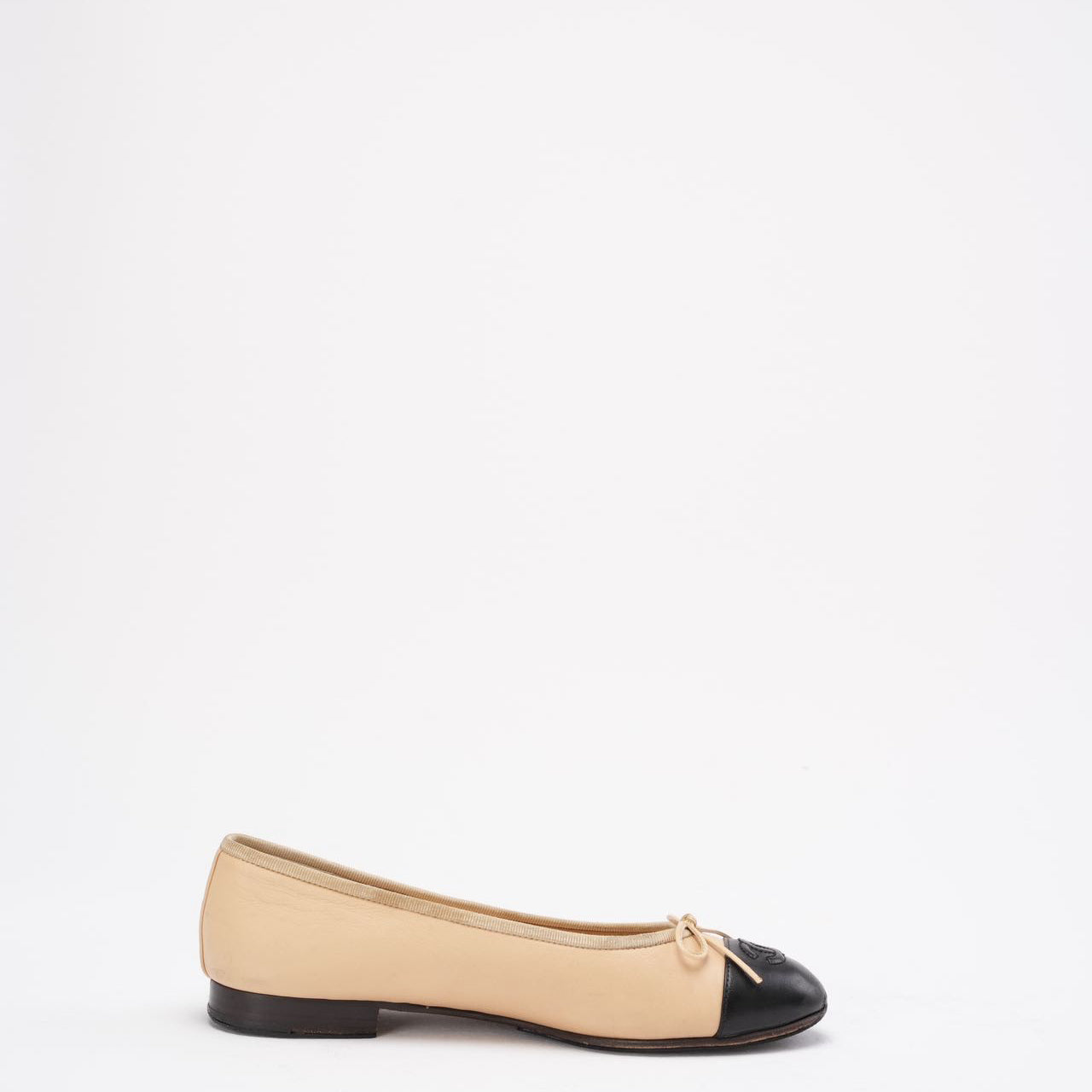 Chanel Beige/Black CC Cap Toe Ballet Flats Size 38.5C