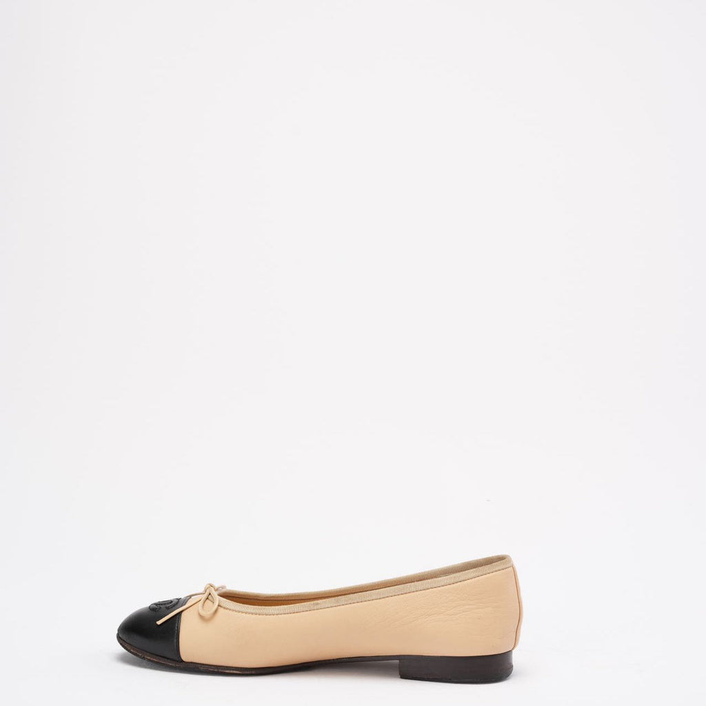 Chanel Beige/Black CC Cap Toe Ballet Flats Size 38.5C