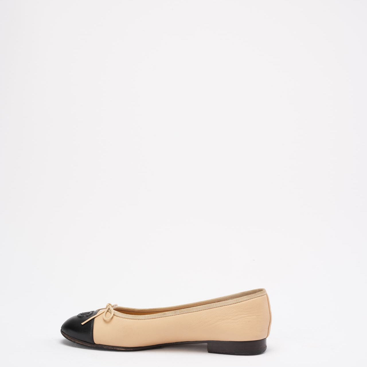Chanel Beige/Black CC Cap Toe Ballet Flats Size 38.5C
