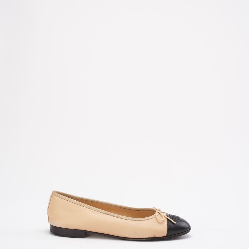 Chanel Beige/Black CC Cap Toe Ballet Flats Size 38.5C