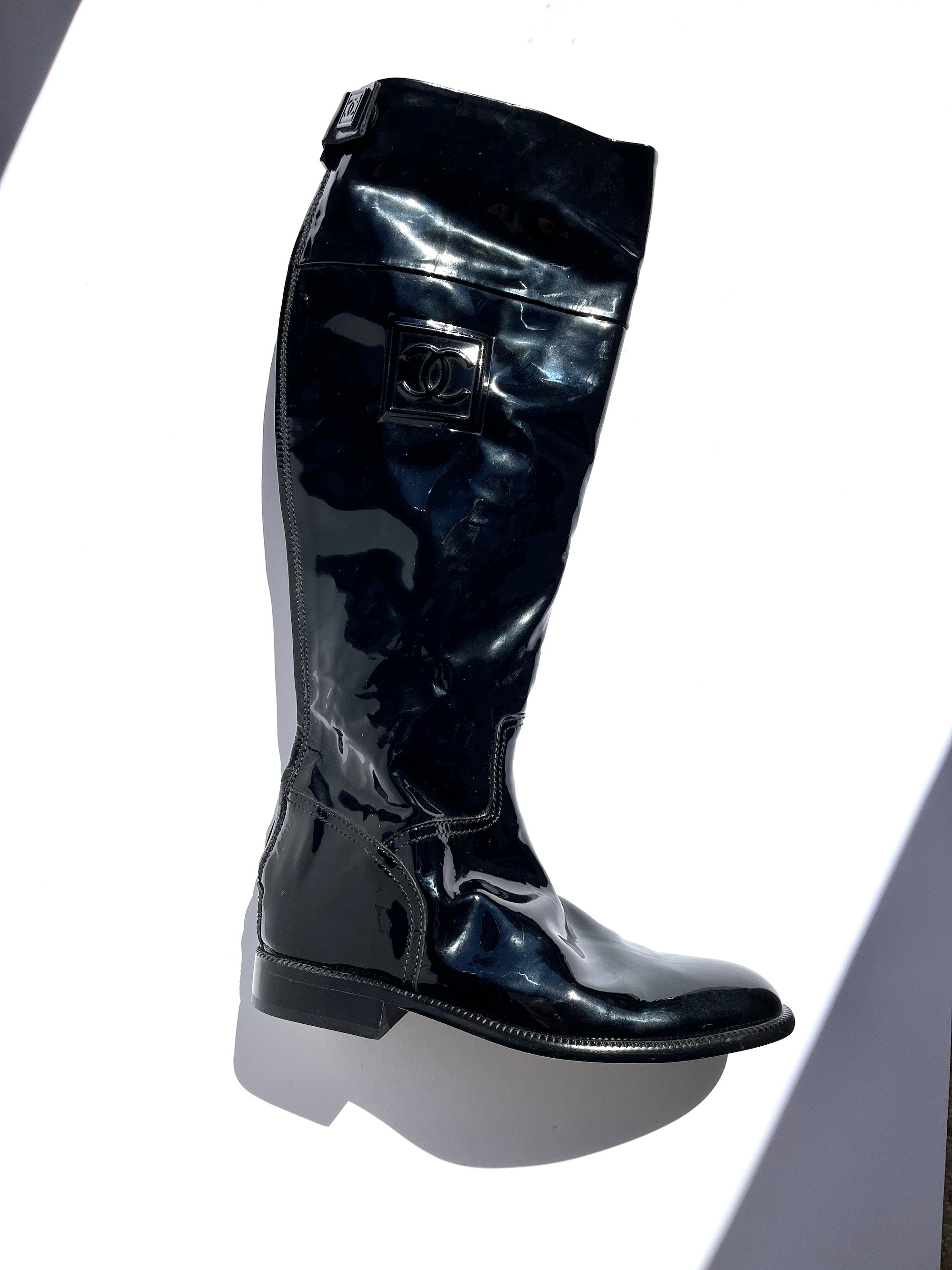 Vintage CHANEL CC Logo Patent Leather Black Long Flat Boots 37.5 7