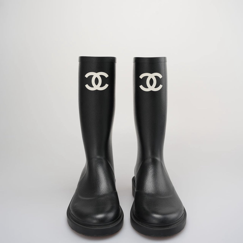 Chanel Classic Rain Boots in Black and White With CC Logo Size 39q