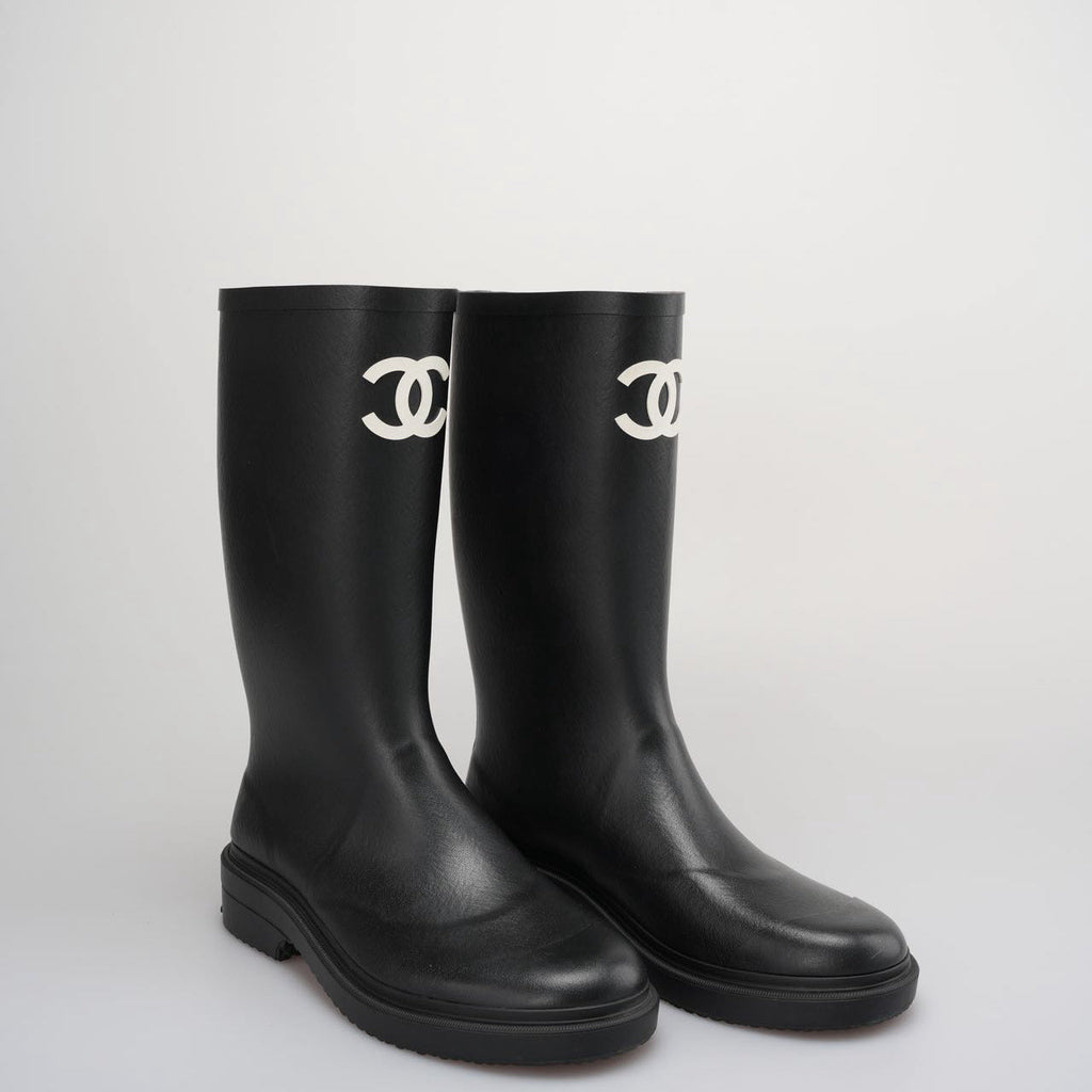 Chanel Classic Rain Boots in Black and White With CC Logo Size 39q