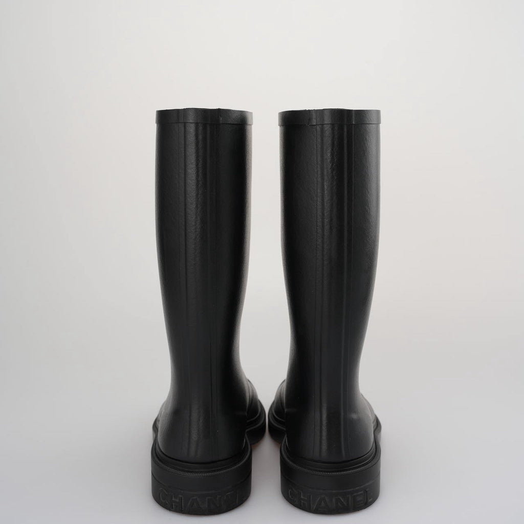 Chanel Classic Rain Boots in Black and White With CC Logo Size 39q