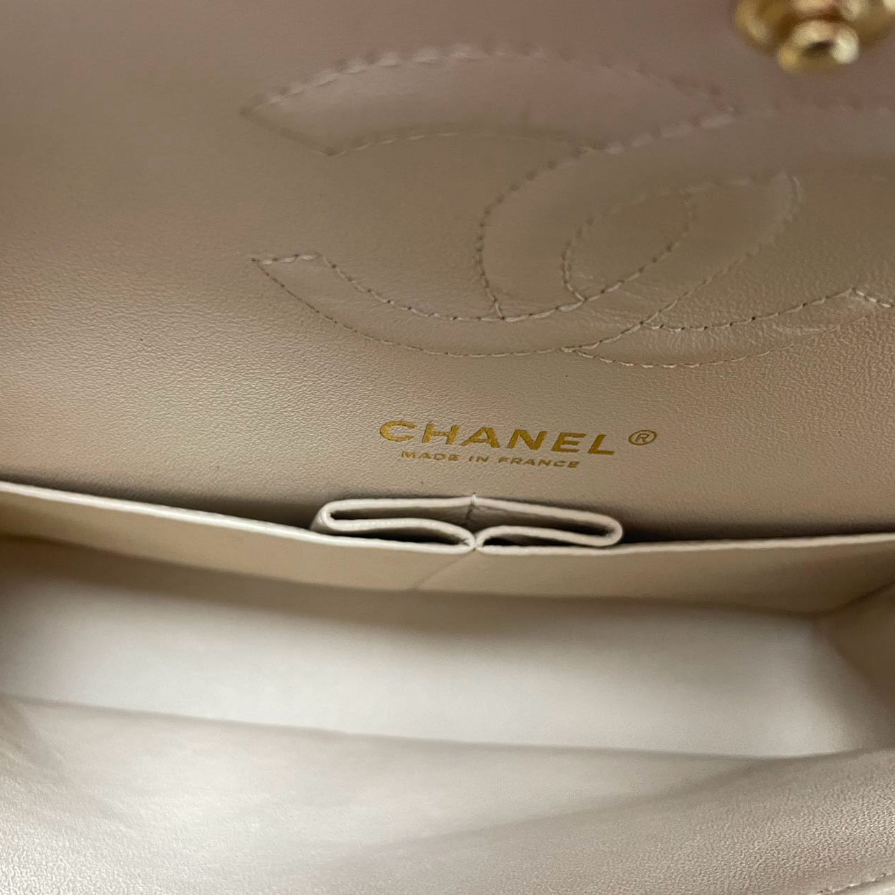 Chanel Classic Flap Bag medium Beige