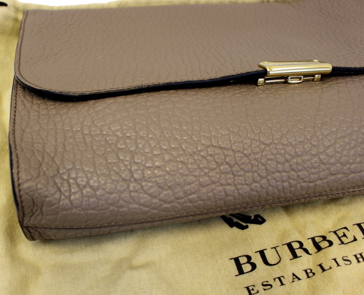 BURBERRY Heritage Sonnet Grain Leather Large Clutch