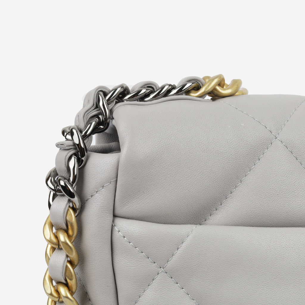 Chanel Chanel 19 - Small