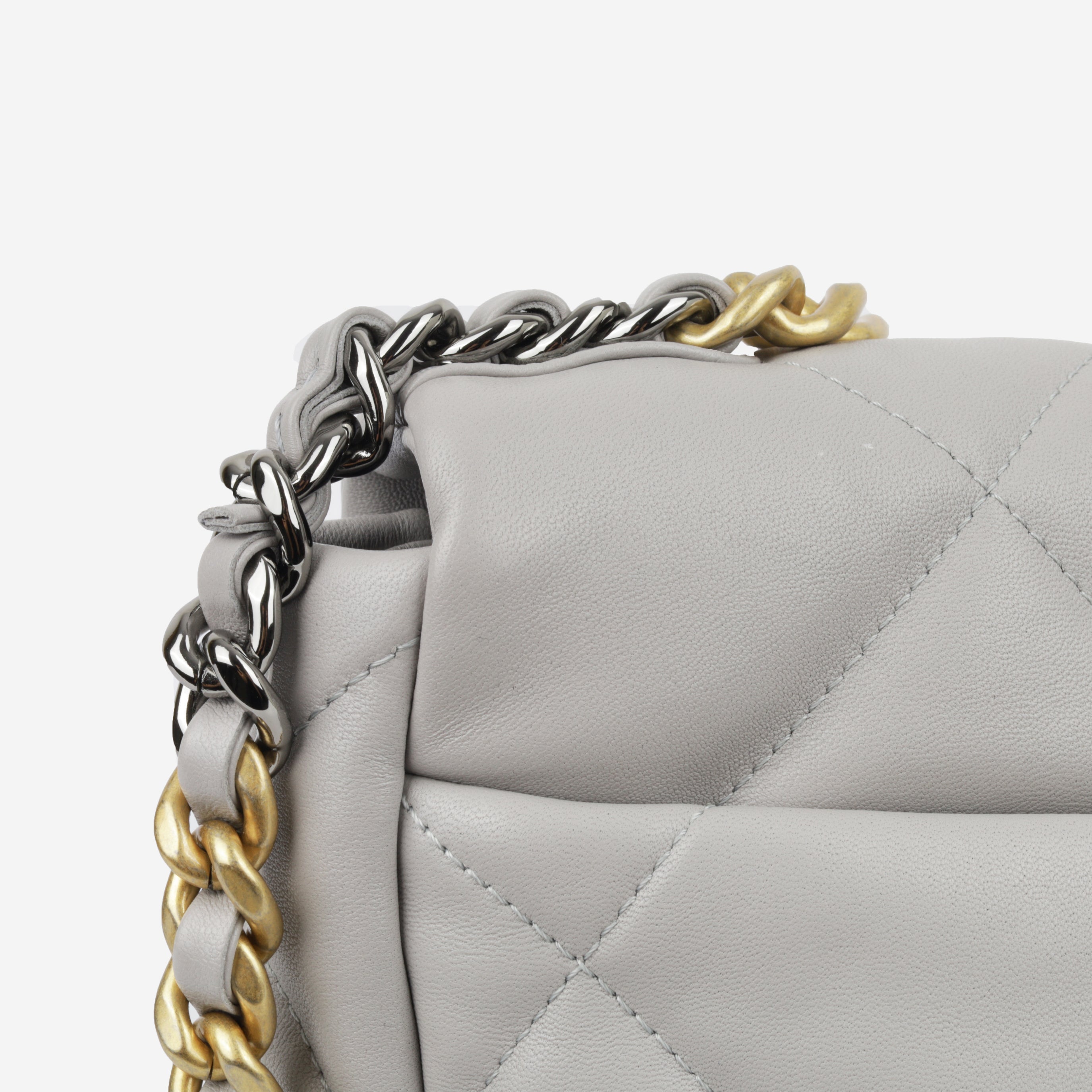 Chanel Chanel 19 - Small
