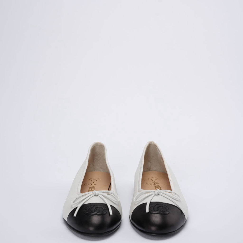Chanel White Black Ballerinas Ballet Flats 38.5
