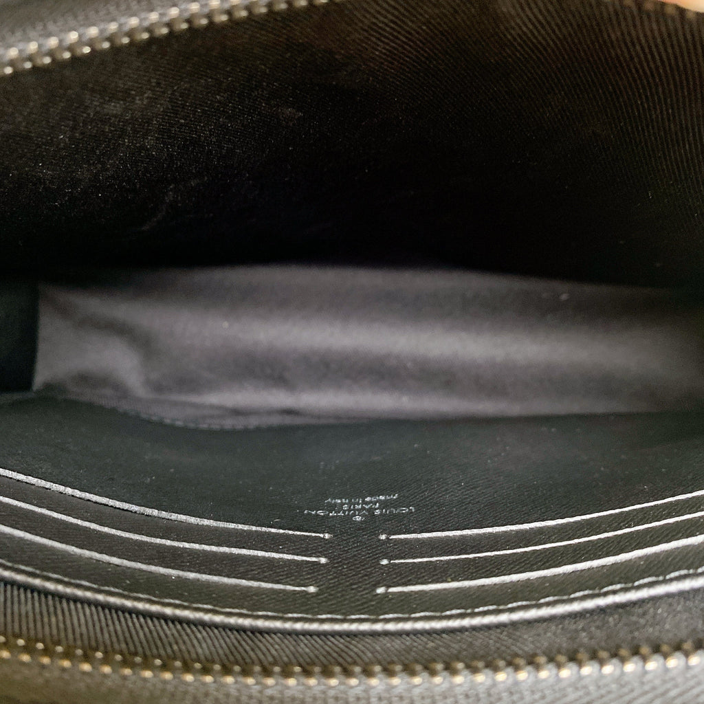 Louis Vuitton VOYAGE CLUTCH