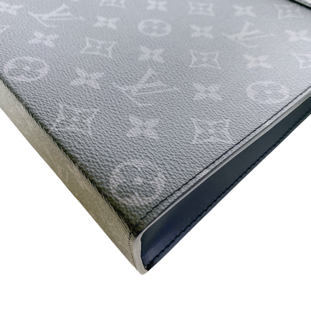 Louis Vuitton VOYAGE CLUTCH