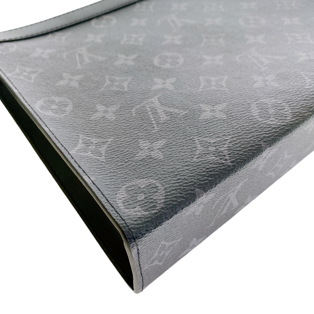 Louis Vuitton VOYAGE CLUTCH