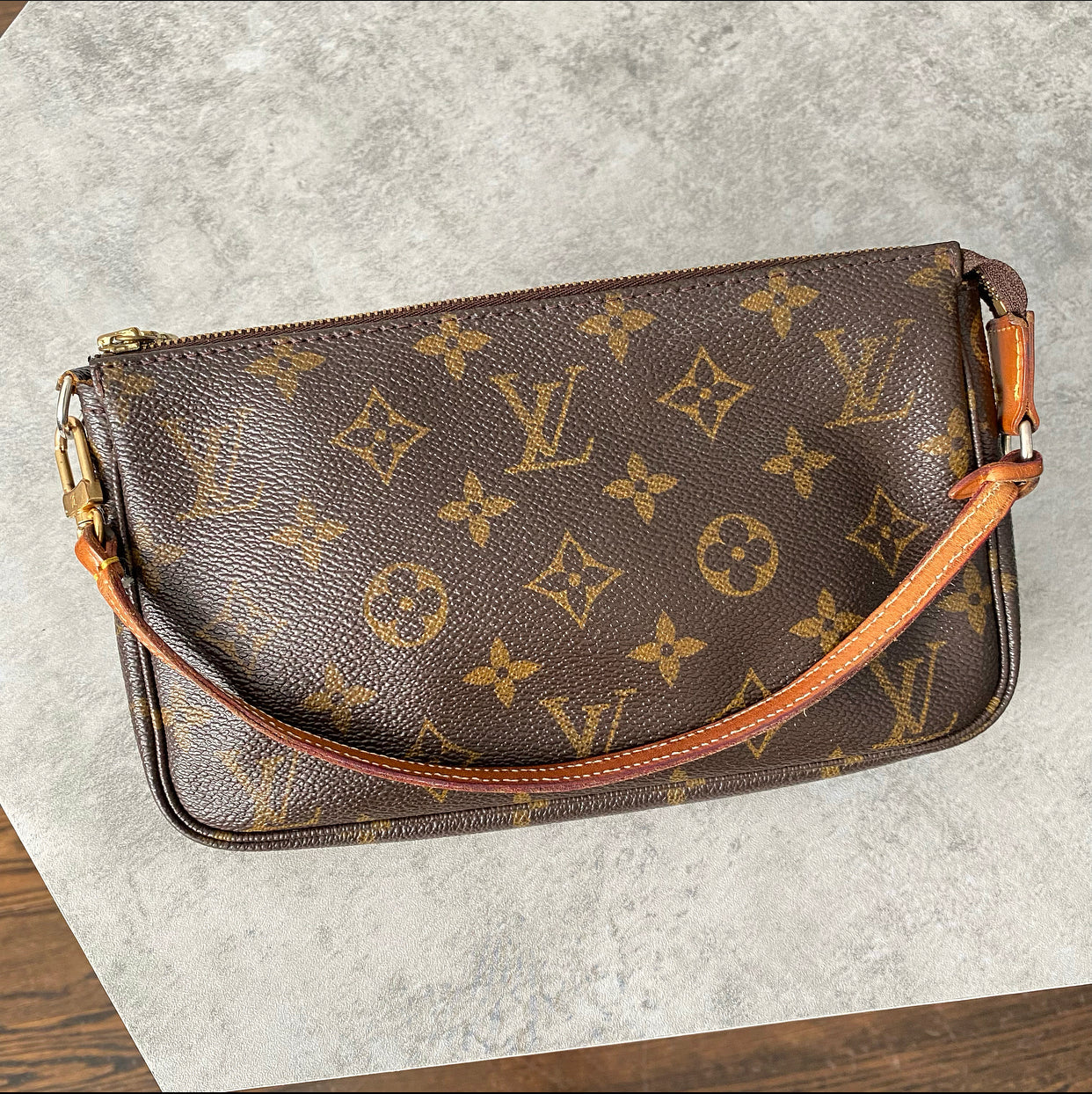 Louis Vuitton Vintage 1999 Monogram Pochette Accessoires Bag