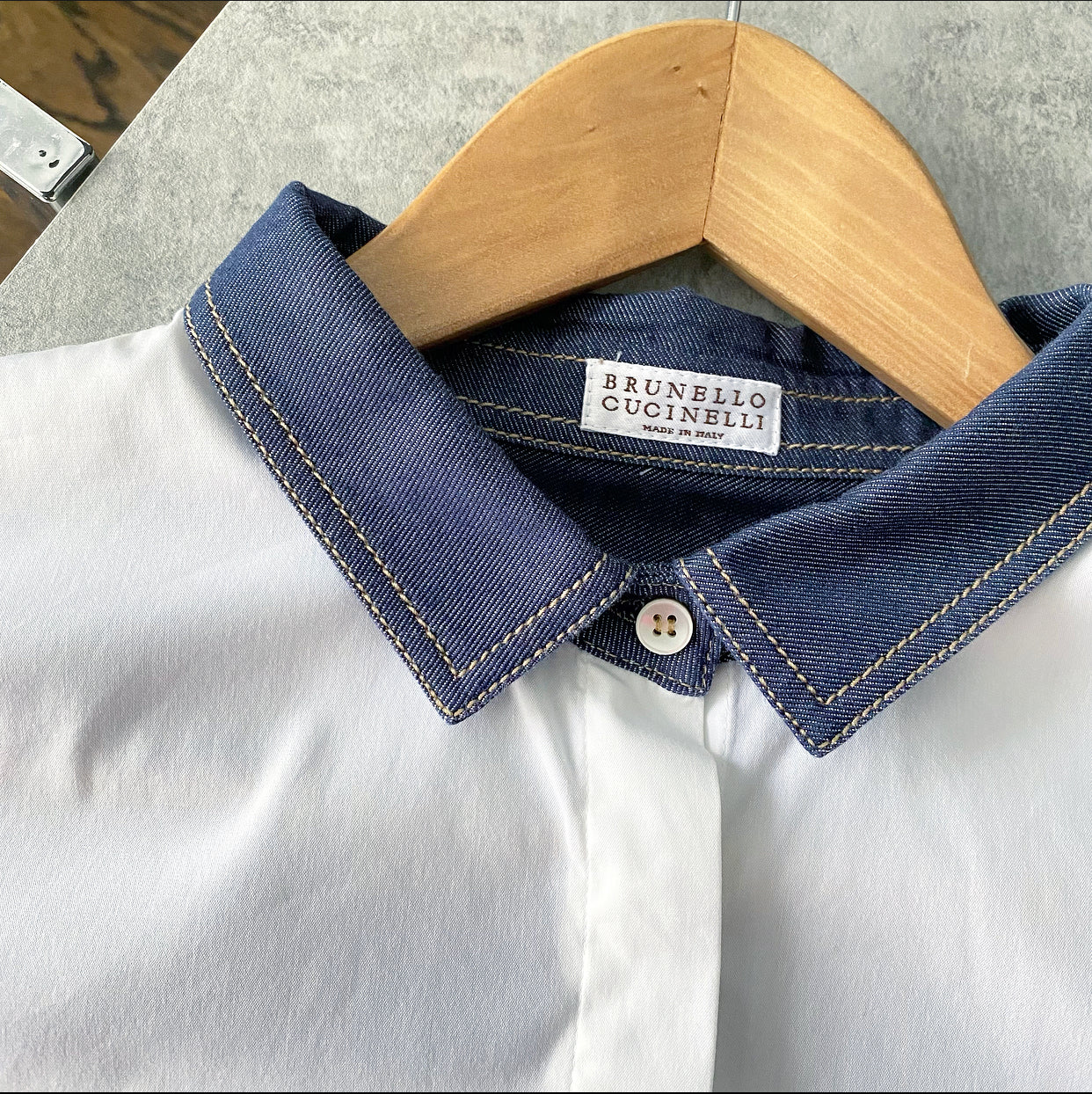 Brunello Cucinelli White Cotton Shirt with Denim Collar - M / 6 / 8