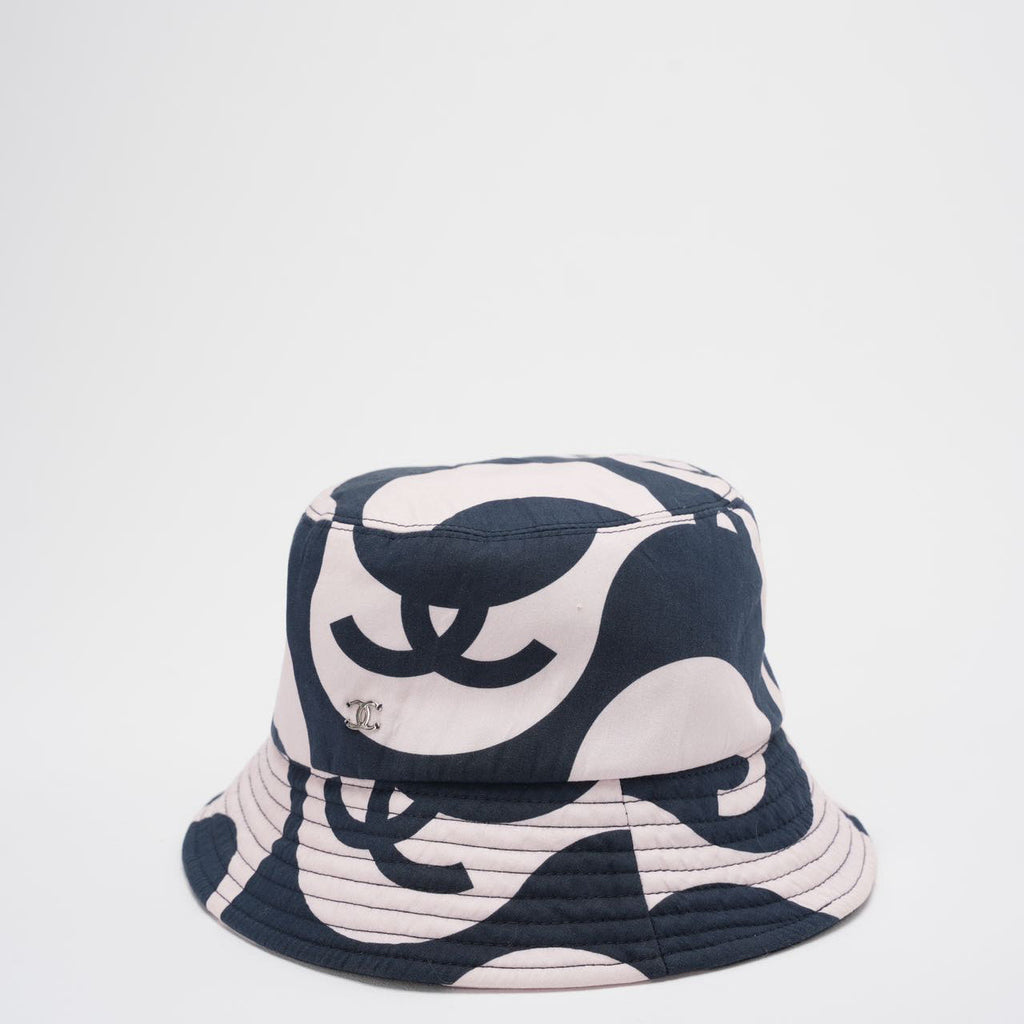 Chanel CC Bucket Hat in Navy and Ivory Cotton – Size S
