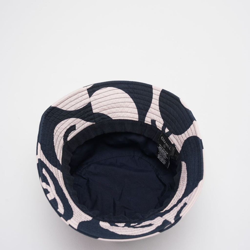 Chanel CC Bucket Hat in Navy and Ivory Cotton – Size S