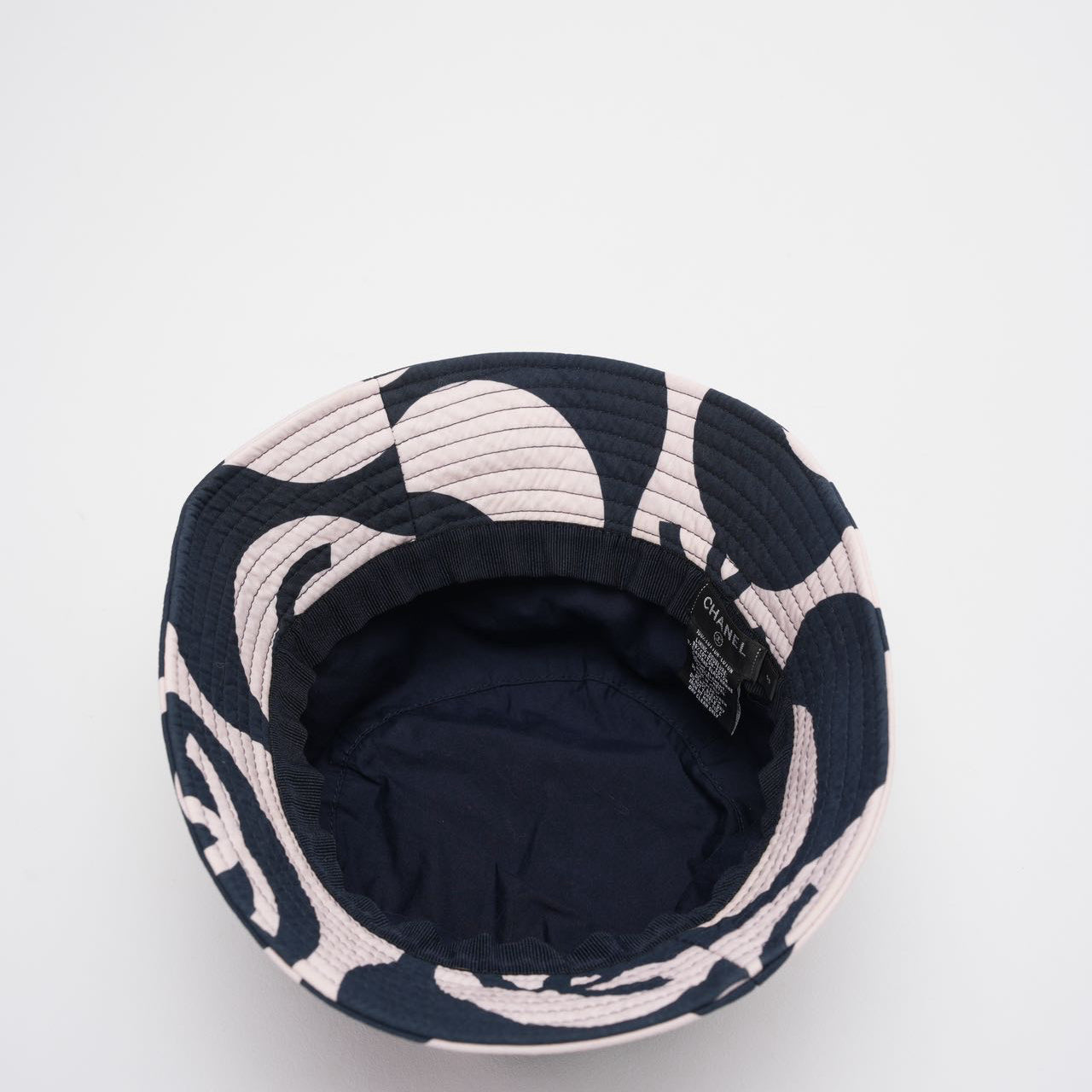Chanel CC Bucket Hat in Navy and Ivory Cotton – Size S