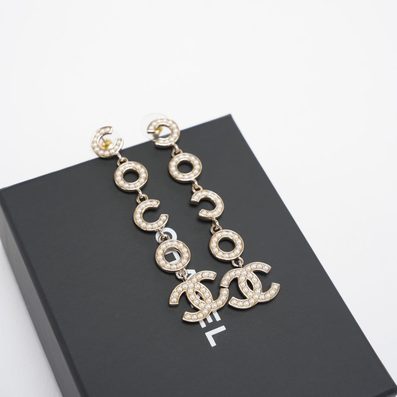 Chanel Coco Drop Earrings Pearl Crystal CC in Gold