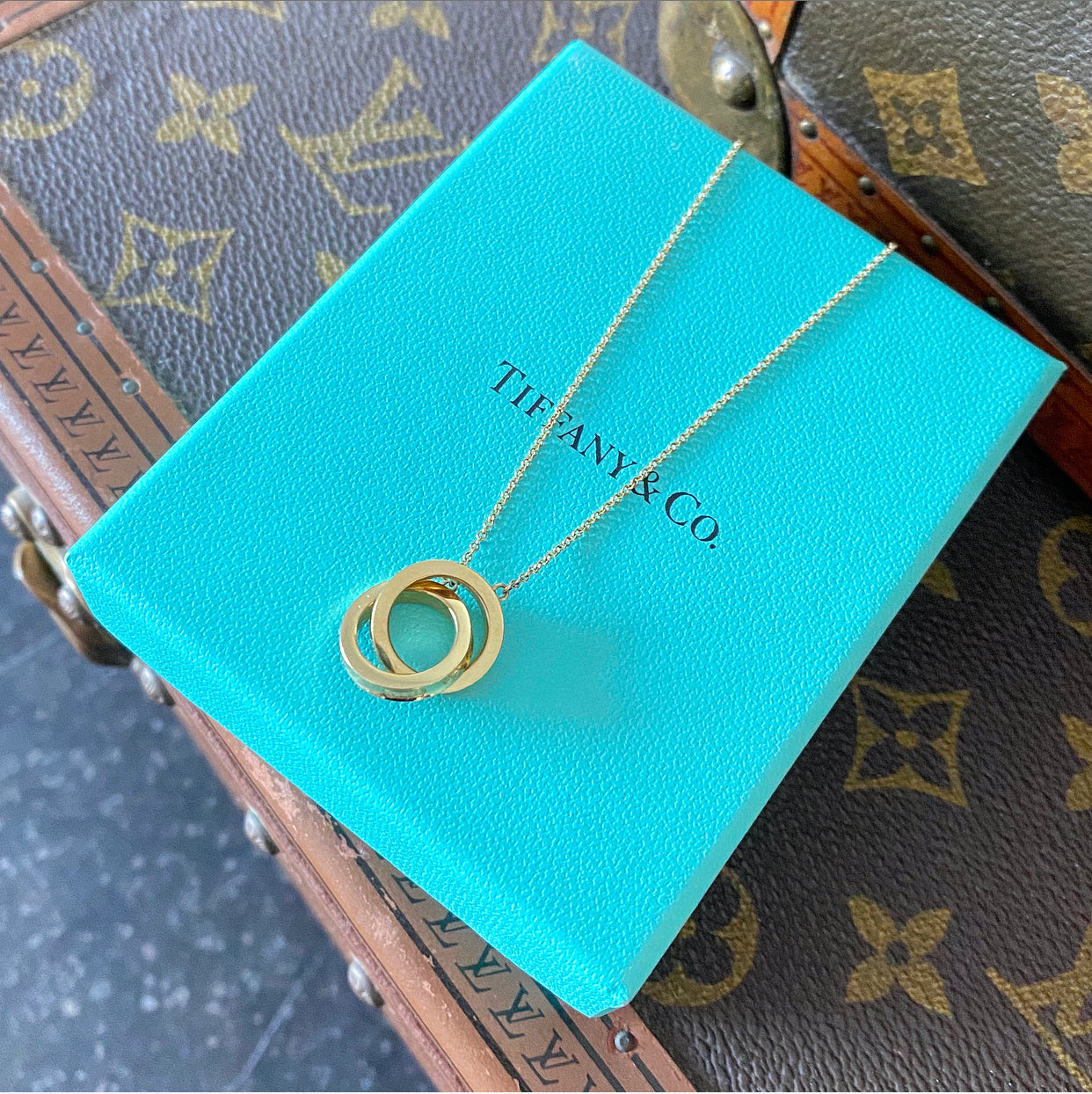 Tiffany and Co.  18k Gold Interlocking Circles Pendant Necklace