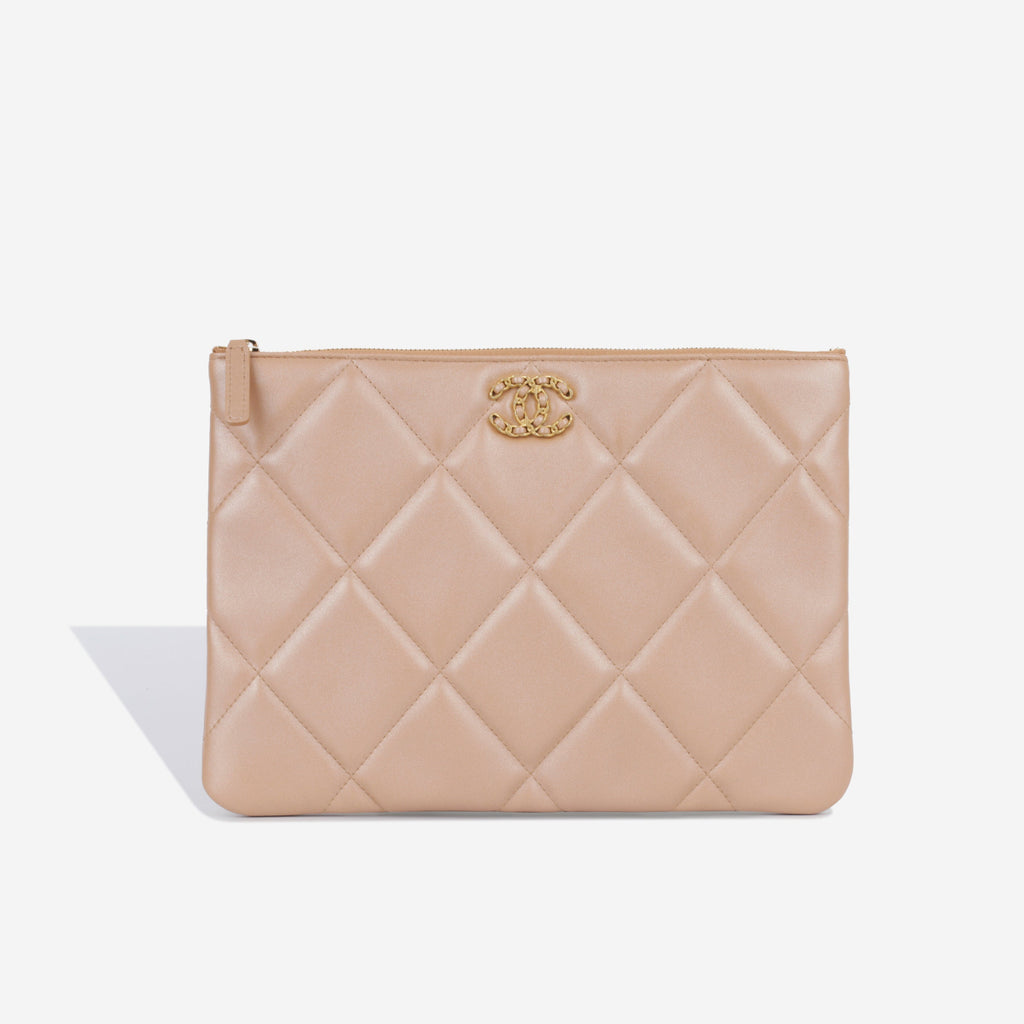 Chanel Large 19 O Case