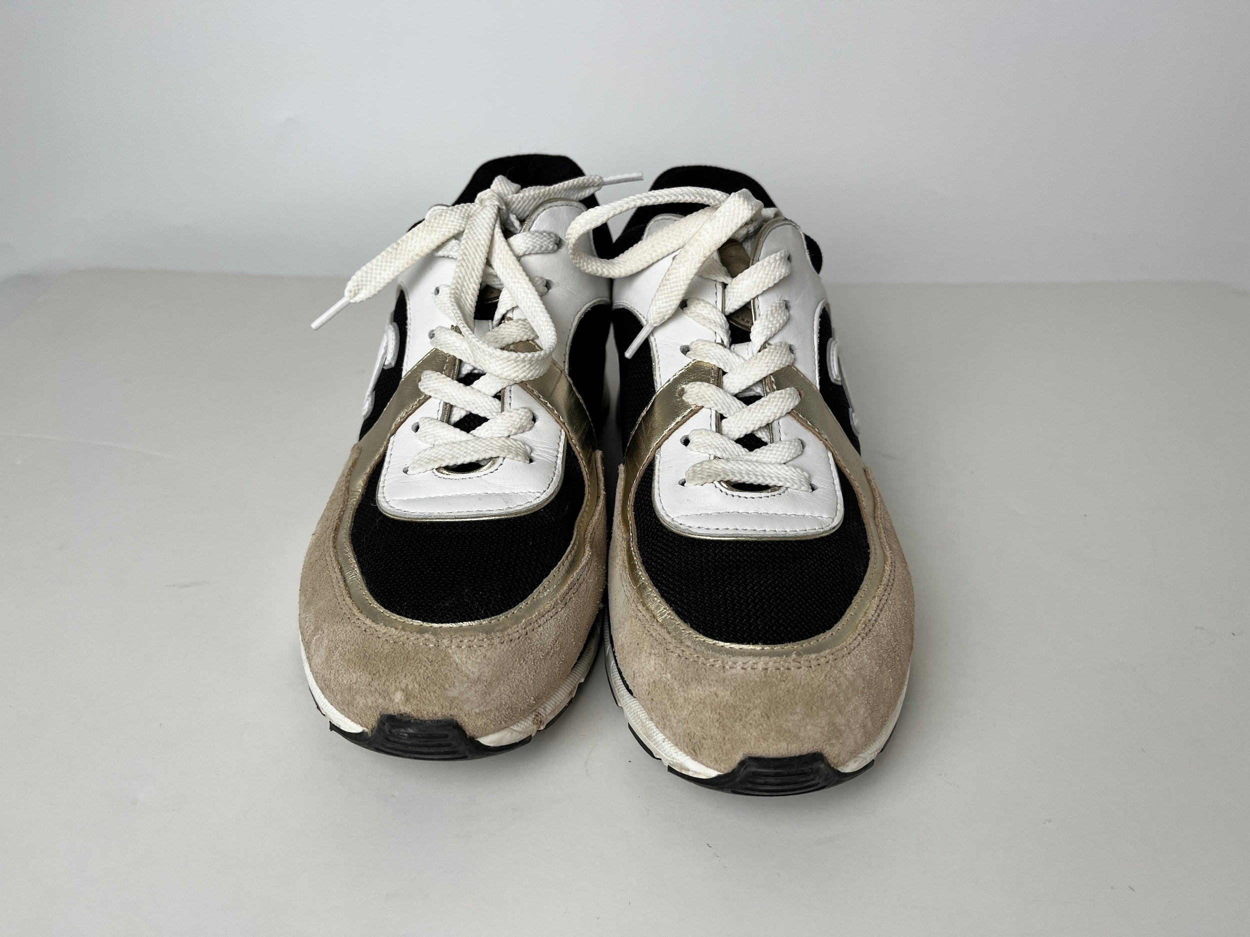 CHANEL 2023 Logo CC White Beige Black Sneakers 41 10