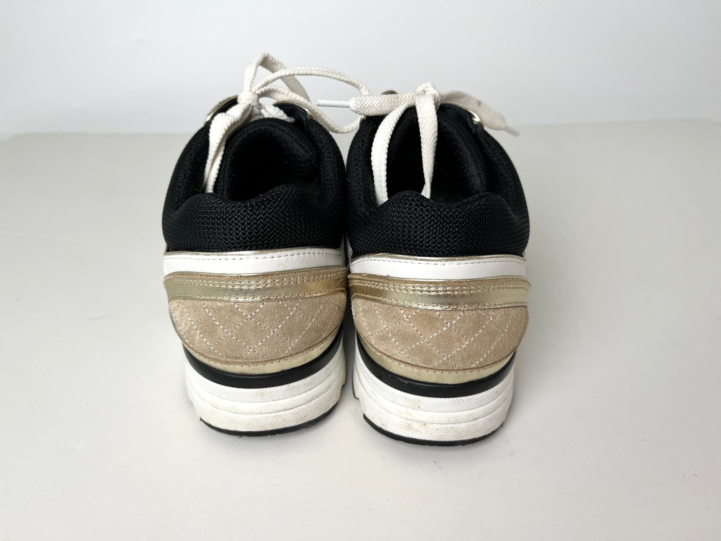 CHANEL 2023 Logo CC White Beige Black Sneakers 41 10