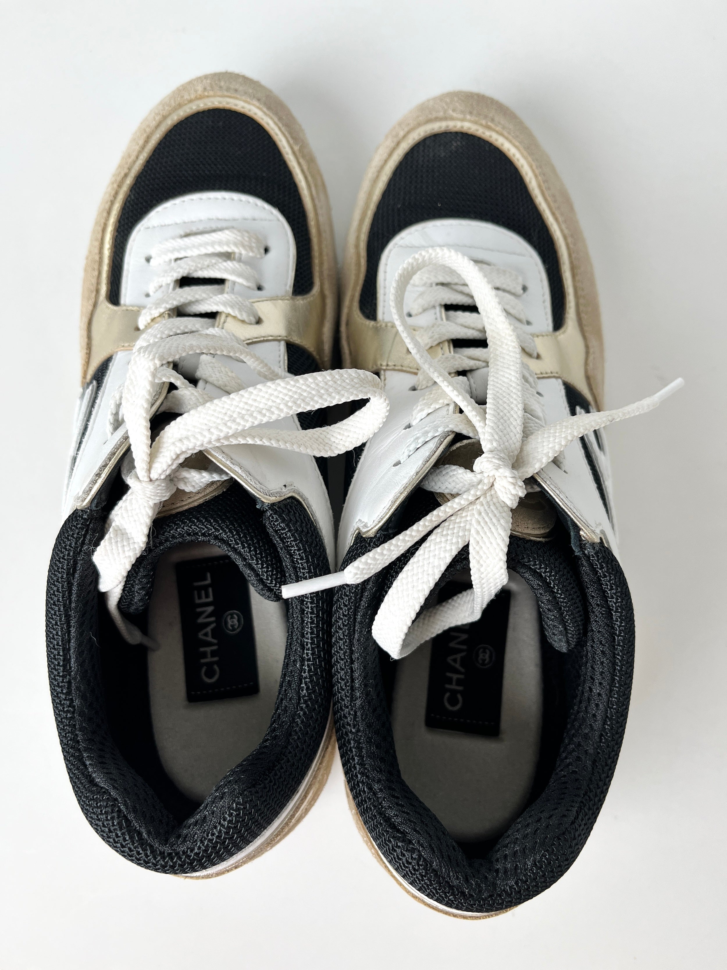 CHANEL 2023 Logo CC White Beige Black Sneakers 41 10
