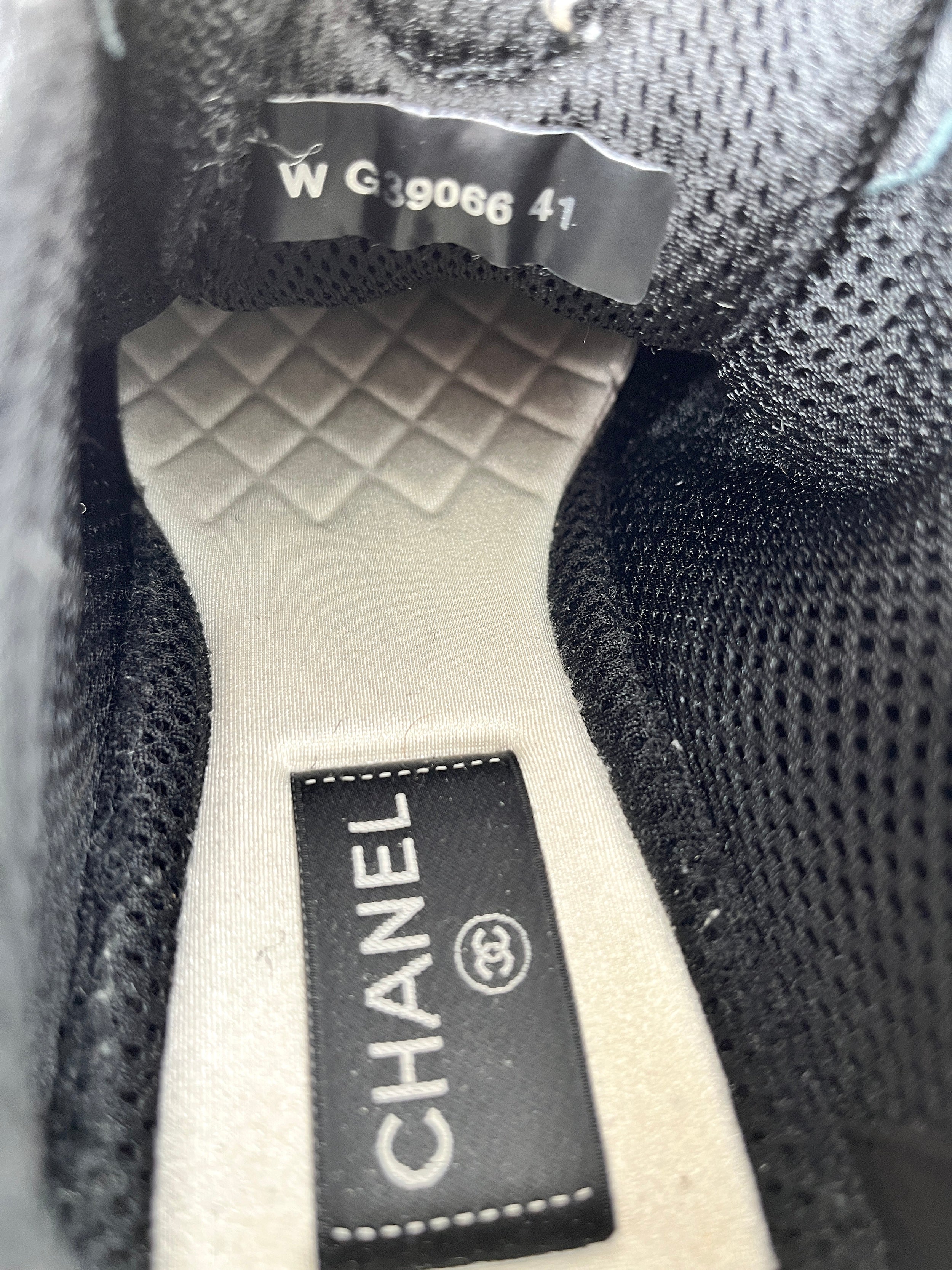 CHANEL 2023 Logo CC White Beige Black Sneakers 41 10