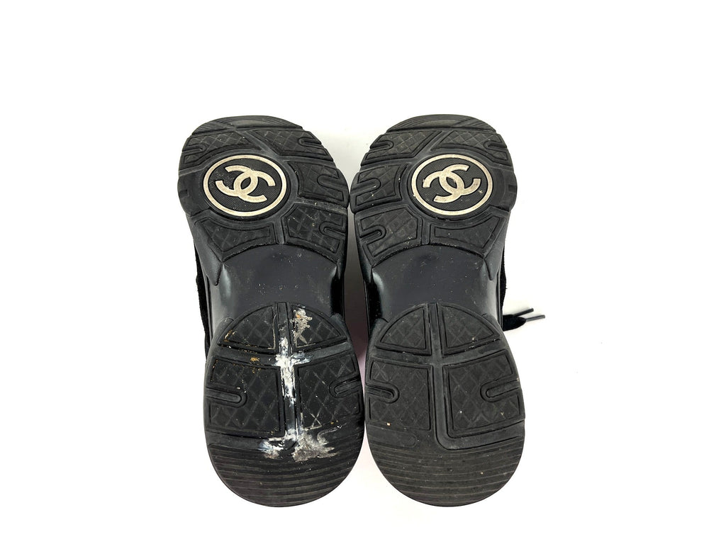 CHANEL Black 2020 Interlocking CC Logo Sneakers 39 8