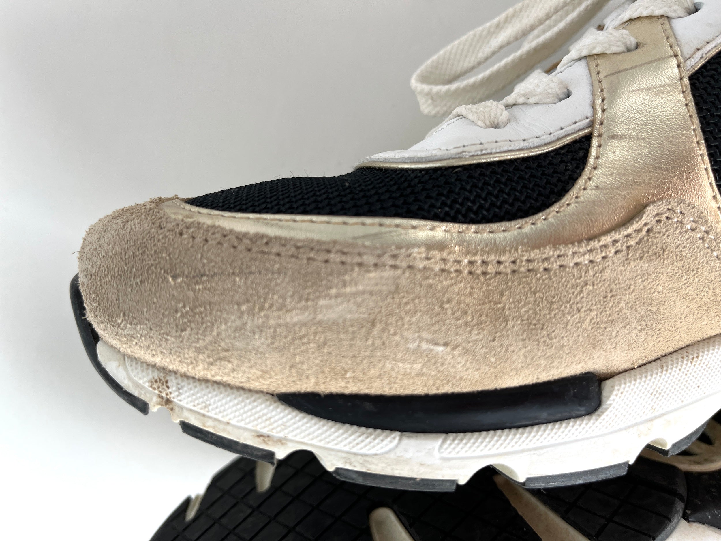 CHANEL 2023 Logo CC White Beige Black Sneakers 41 10